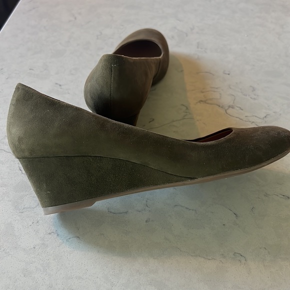 Talbots suede moss green pumps - Picture 4 of 6